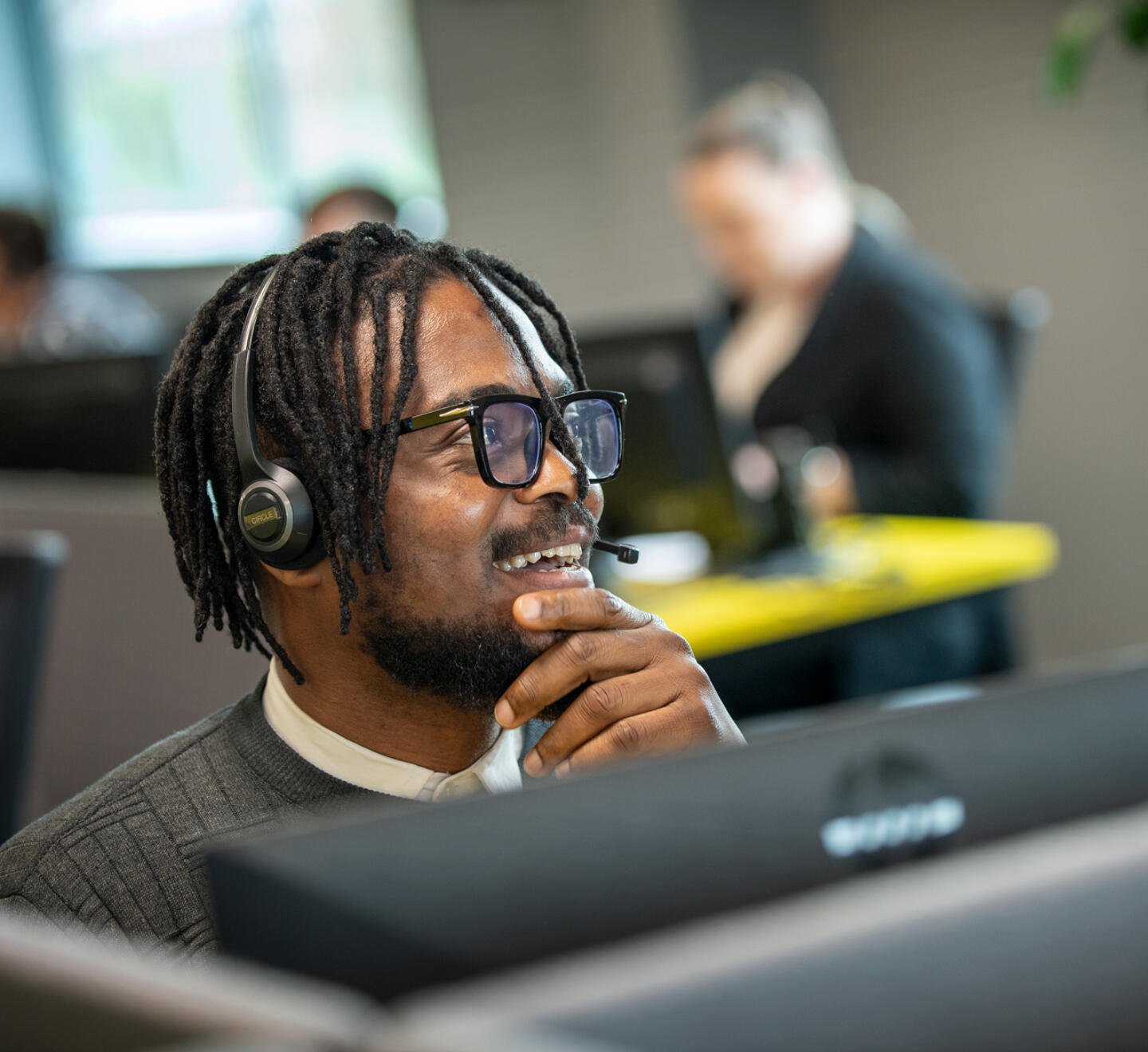 alt=Lemon Contact Centre operator wearing headset"