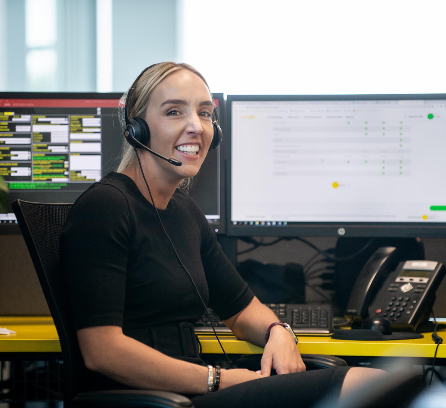 alt="female call centre operator at Lemon Contact Centre"