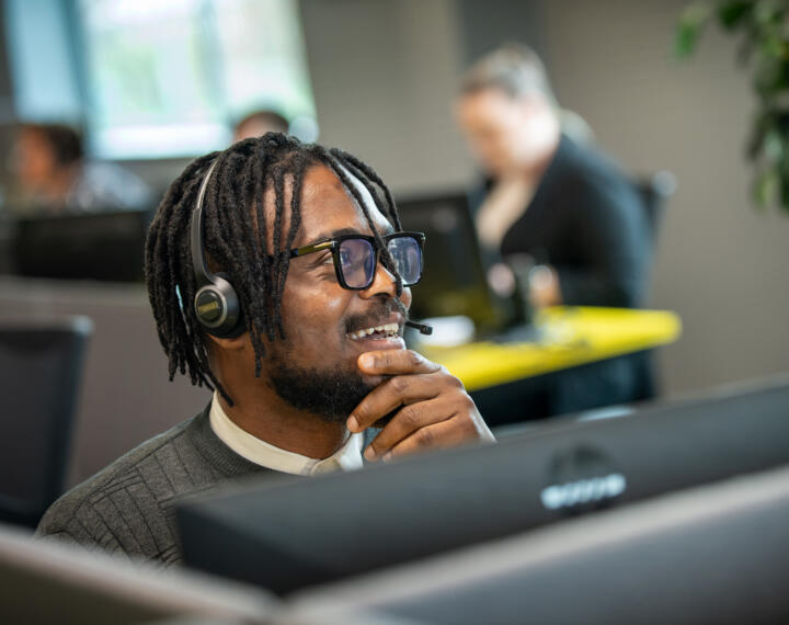 alt=Lemon Contact Centre operator wearing headset"