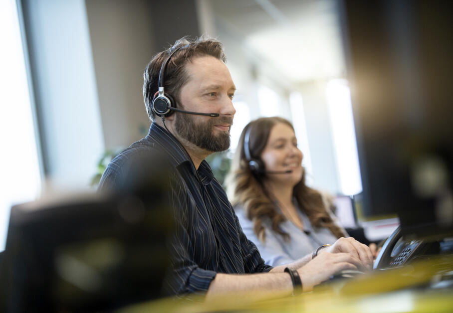 alt="Lemon Contact Centre operators wearing headsets speaking to clients"